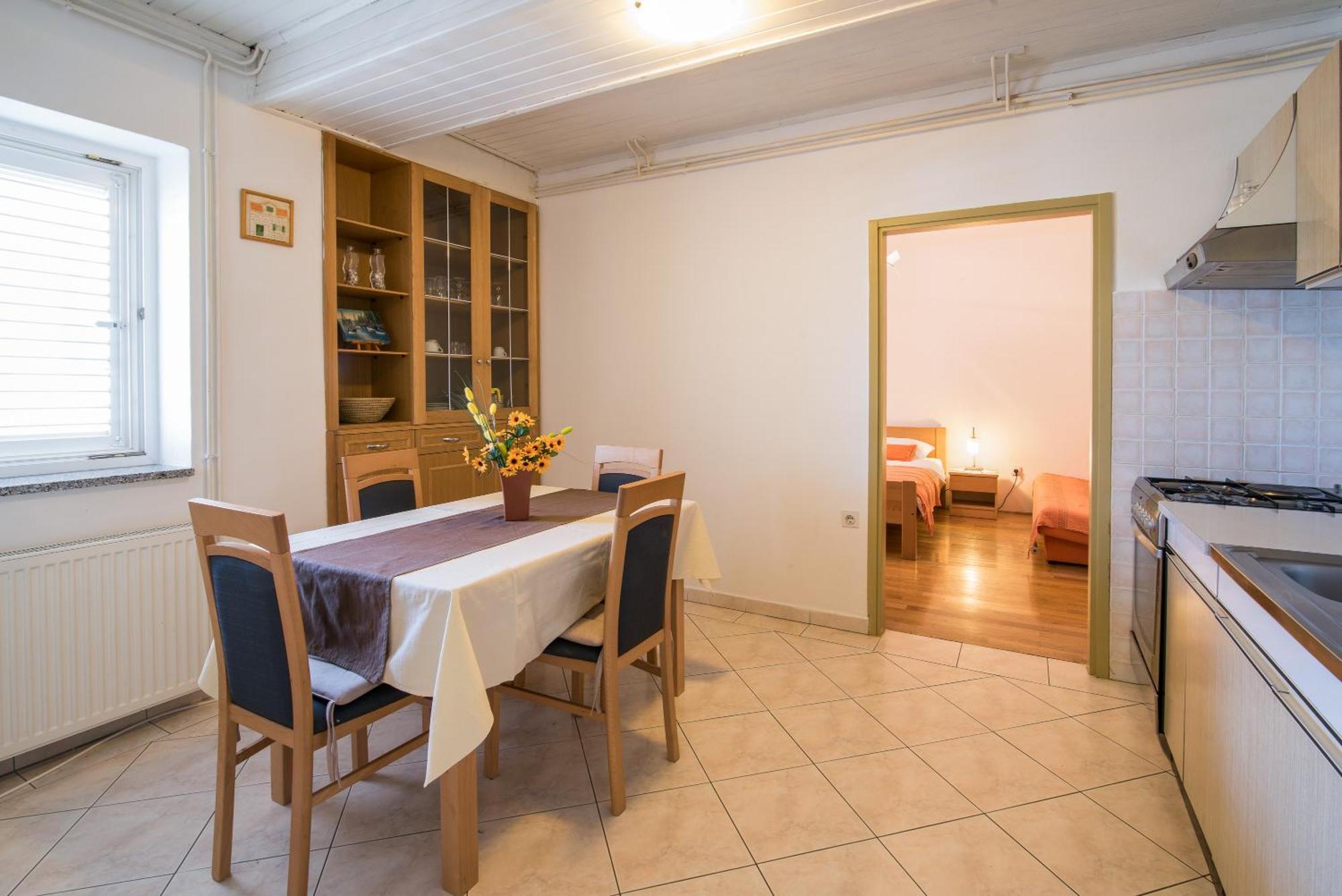 Apartments Villa Ana คิร์ก ภายนอก รูปภาพ