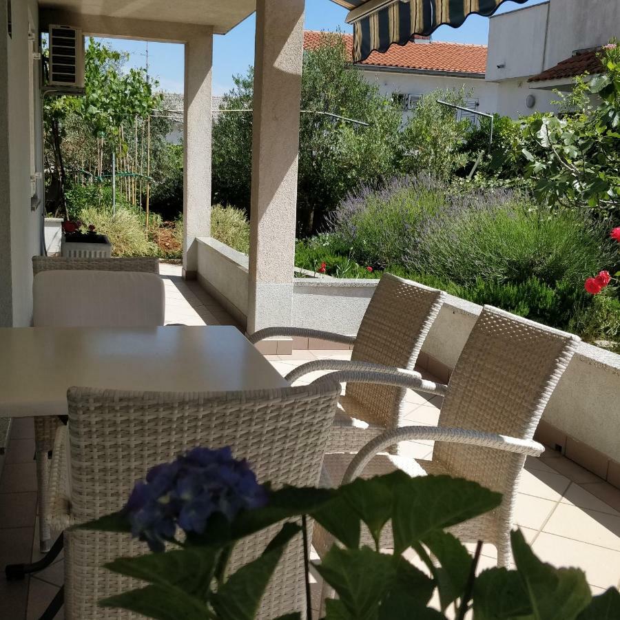 Apartments Villa Ana คิร์ก ภายนอก รูปภาพ
